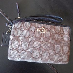 Coach Signature Corner Zip Wristlet
